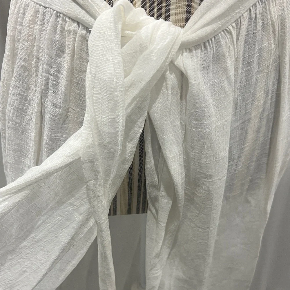 Elegant White Women's Skirt - Picture 3 of 5